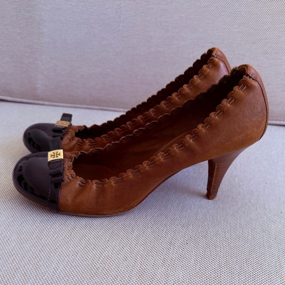 Tory Burch Camel and Black Kitten Heel Leather Pumps Size 8.5​ - Picture 2 of 6